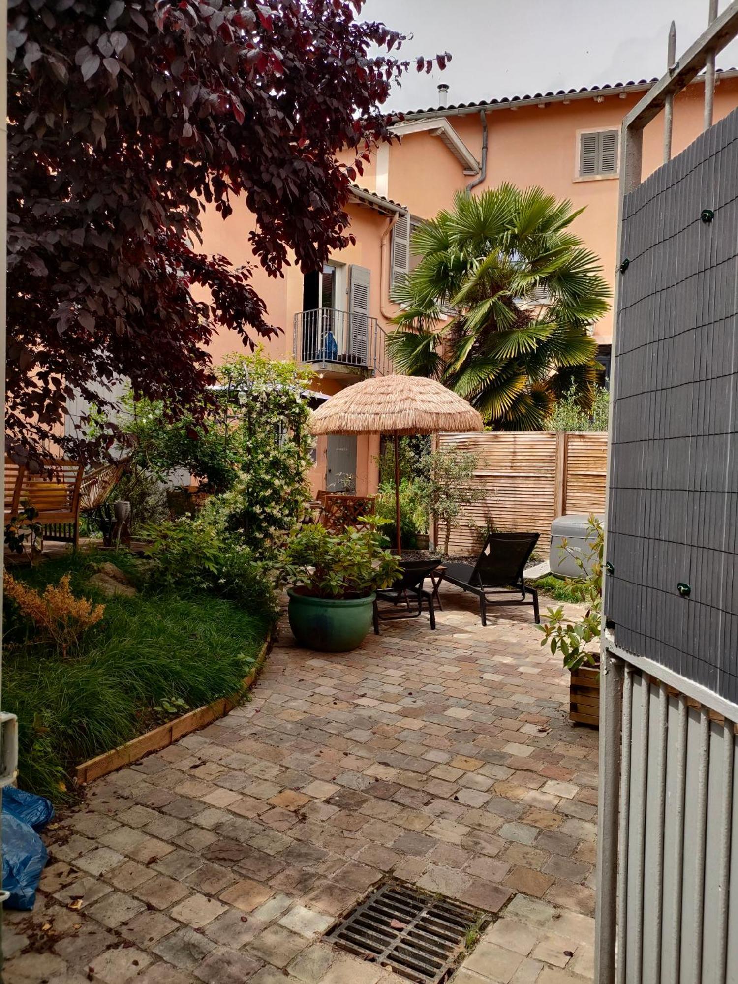 La Chamade En Beaujolais Bed and Breakfast Anse Buitenkant foto